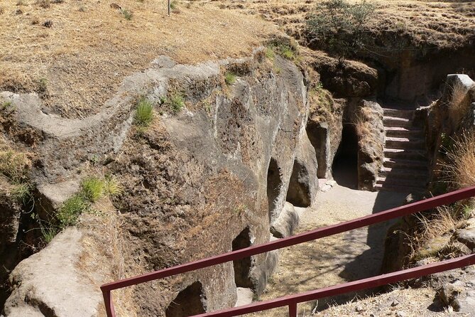 Day Tours around Addis Abeba, Melka Kunture and Adadi Mariam - Melka Kunture: tools, fossils, and a 1.8 million-year timeline