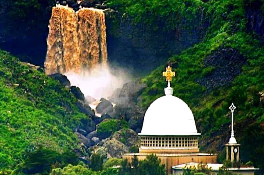 Day trip Debre Libanos, Bule nile George &Portugal Bridge - Debre Libanos Monastery: church, museum, cave, and holy water